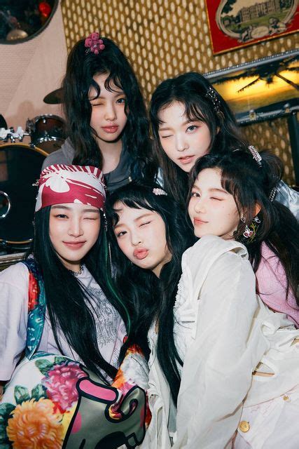 NewJeans’ Minji Caught Working A “Normal Job” .